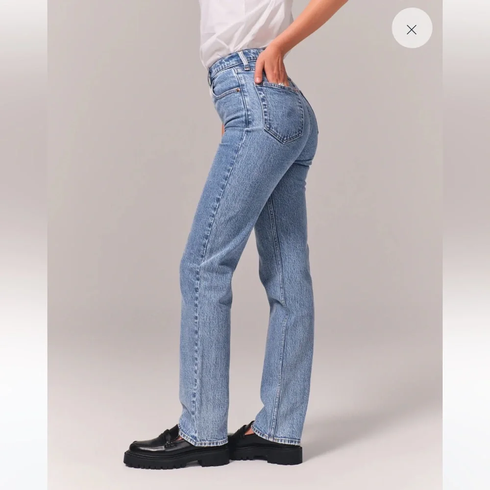 Abercrombie Ultra High Rise 90s Straight Jean - Picture 4 of 7